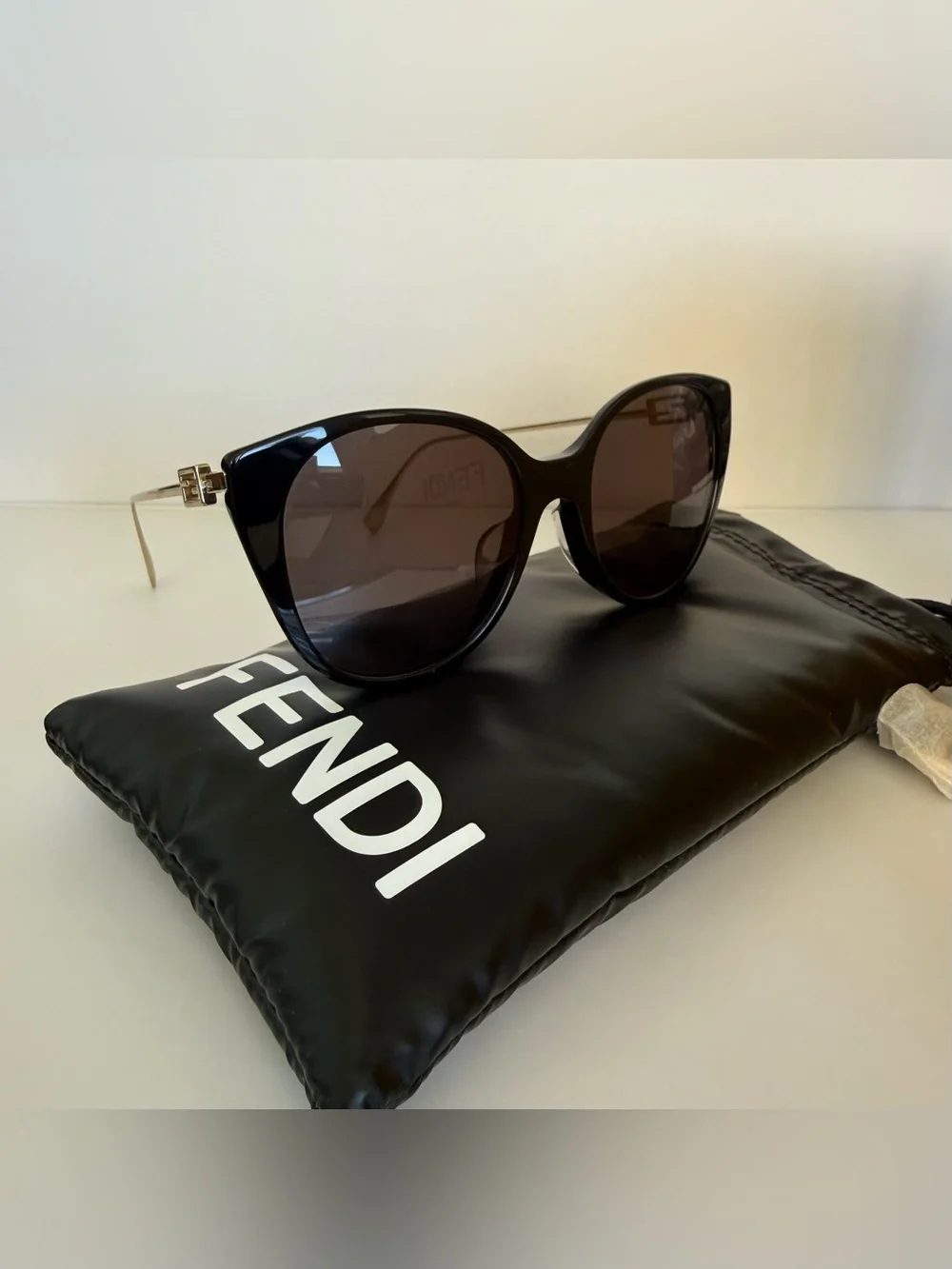 NEW!!! Fendi women black sunglasses FE40047F 01A Authentic Retail 480$